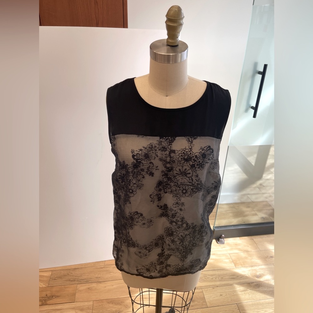 Floral lace sleeveless top